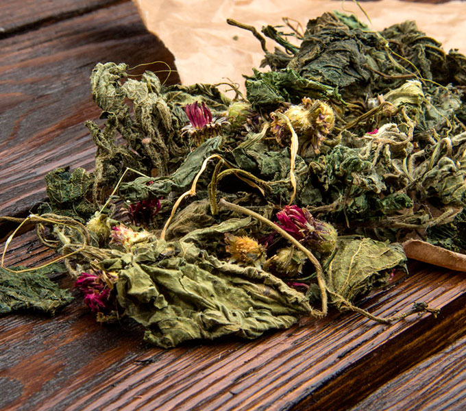 BOTANICALS MID MIX - Mix aus Brennnesselblättern & Kornblumenblüten Details