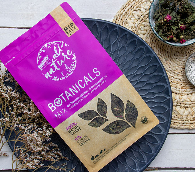 BOTANICALS MID MIX - Mix aus Brennnesselblättern & Kornblumenblüten Cover